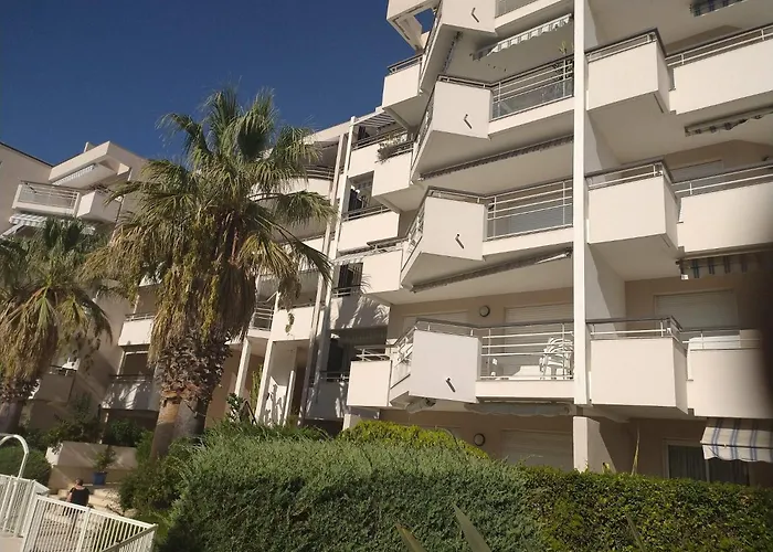 Saint-Raphael Acquarine Cove